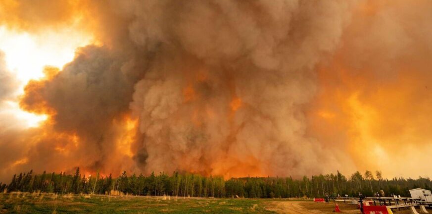 Καναδάς: Σε κατάσταση έκτακτης ανάγκης από τις καταστροφικές πυρκαγιές - Κάτοικοι απομακρύνονται με στρατιωτικά αεροπλάνα - ΦΩΤΟ