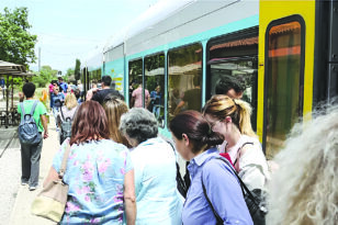 Πάτρα: «Βράζουν» οι επιβάτες για το τρένο - Έντονες διαμαρτυρίες για καθυστερήσεις