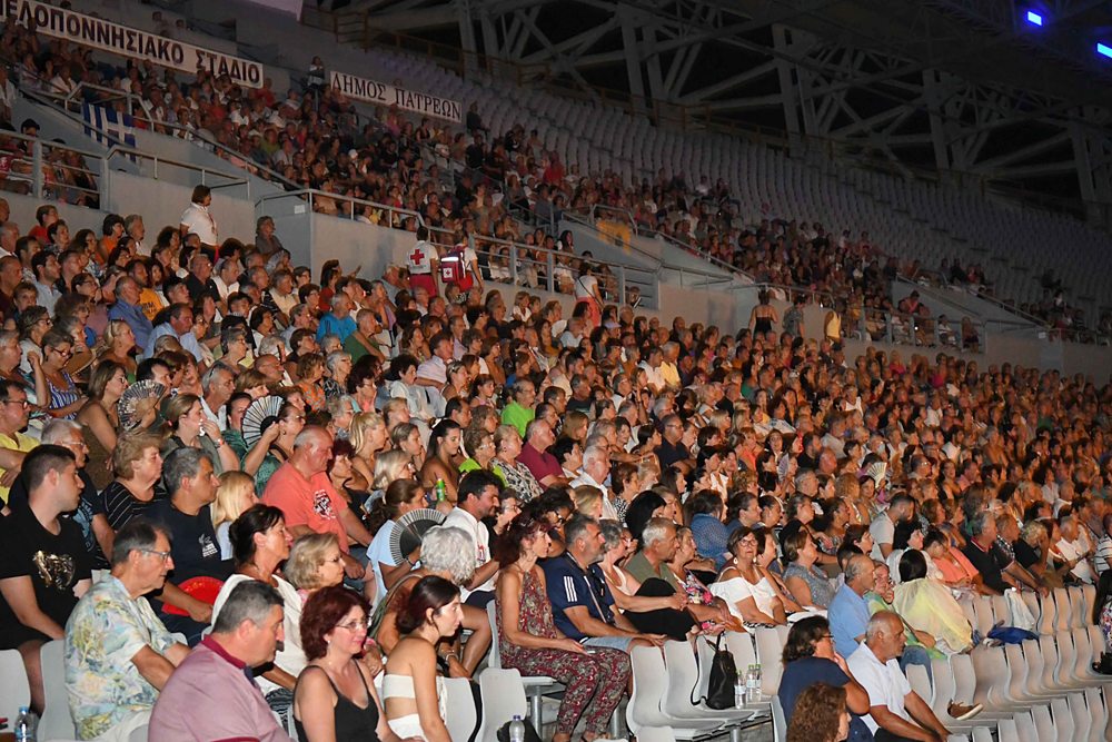 Διεθνές Φεστιβάλ Πάτρας: Χιλιάδες θεατές στη μεγάλη συναυλία - αφιέρωμα στον Στέλιο Καζαντζίδη ΦΩΤΟ