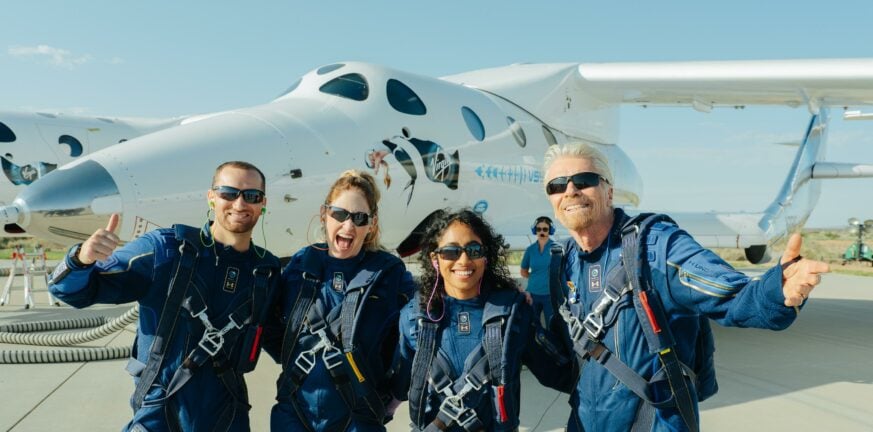 Ταξίδι αναψυχής στο διάστημα: Σε ζωντανή μετάδοση η πρώτη πτήση του διαστημικού τουρισμού της Virgin Galactic