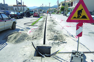 Πάτρα: Μπλόκο στις οπτικές ίνες αν δεν αποκατασταθούν οι δρόμοι - Μη γίνει «κόσκινο» όλη η πόλη