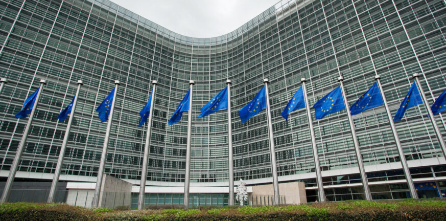 Ευρωπαϊκή Επιτροπή: Ξόδεψε 2,75 εκατομμύρια ευρώ για φωτογραφίες, βίντεο και μακιγιάζ