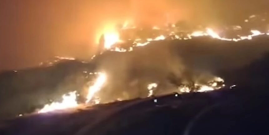 Ισπανία: «Εκτός ελέγχου» η φωτιά που μαίνεται στη βόρεια Τενερίφη – Απομακρύνθηκαν κάτοικοι, έκλεισαν δρόμοι