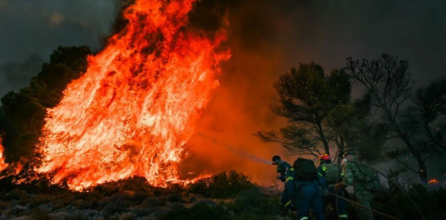 Φωτιά στον Έβρο: Εφιάλτης για 13η νύχτα , τεράστιες διαστάσεις παίρνει το μέτωπο - Απειλεί σπίτια στο Γιαννούλη, μήνυμα του «112» στο Σουφλί