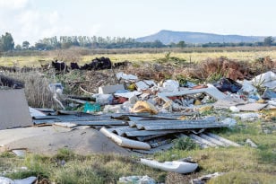 Δυτική Αχαΐα: Υδροβιότοπος έγινε σκουπιδότοπος