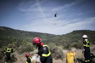 Μαίνεται μεγάλη πυρκαγιά στη Γαλλία – Απομακρύνθηκαν 3.000 κάτοικοι και παραθεριστές