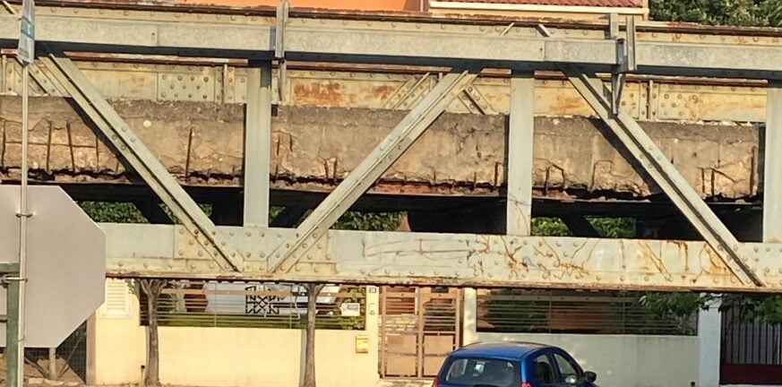Πάτρα - Γέφυρα Καστελόκαμπου: Ανησυχούν από τις ορατές φθορές