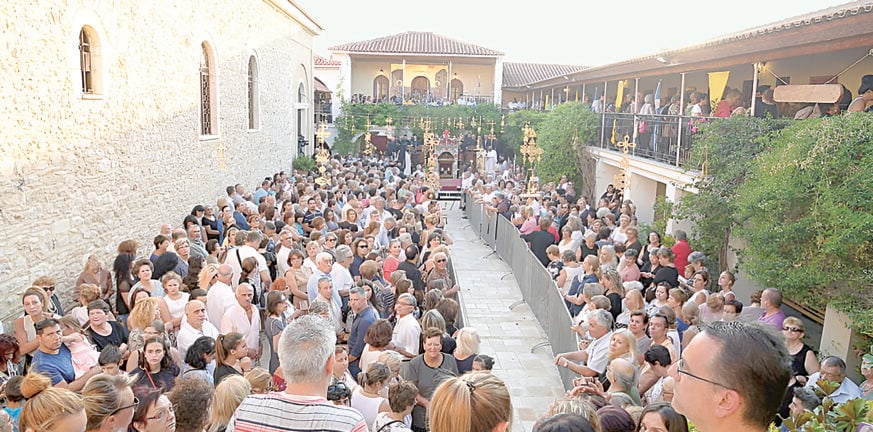 Πλήθος πιστών στις εκκλησιές μας - «Πάσχα» του καλοκαιριού σε Πάτρα, Αίγιο και Καλάβρυτα