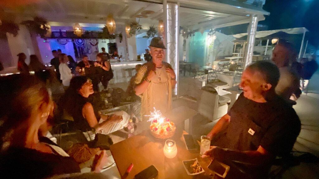 Λαμπερά γενέθλια στην Άκολη Αιγίου για τον πρώην αντιδήμαρχο τουρισμού Στράτος Βαρδάκης - ΦΩΤΟ