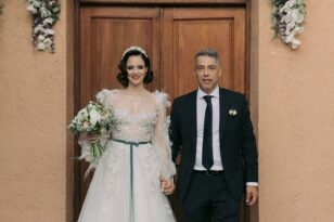 Δημητροπούλου - Βλατάκης: Γαμοβάπτιση υπερπαραγωγή - Θύμισε χολιγουντιανή σταρ η νύφη - ΦΩΤΟ