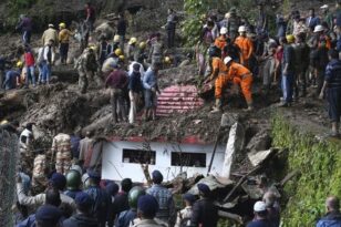 Ινδία: Κατέρρευσε ναός στη πολιτεία Χιματσάλ Πραντές - 9 νεκροί και 25 εγκλωβισμένοι