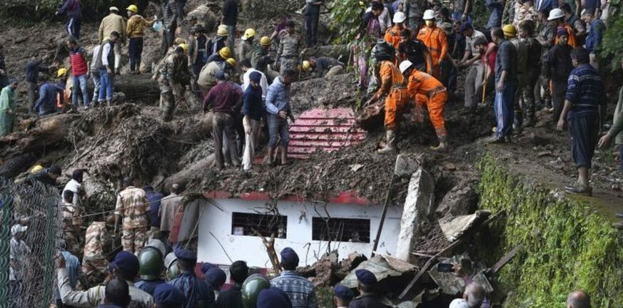 Ινδία: Κατέρρευσε ναός στη πολιτεία Χιματσάλ Πραντές - 9 νεκροί και 25 εγκλωβισμένοι