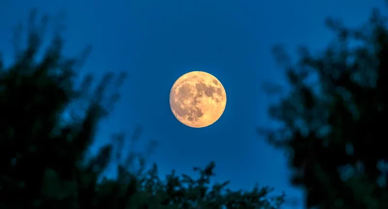 Σήμερα η εντυπωσιακή πανσέληνος – Το «Μπλε Φεγγάρι» αποχαιρετά τον Αύγουστο