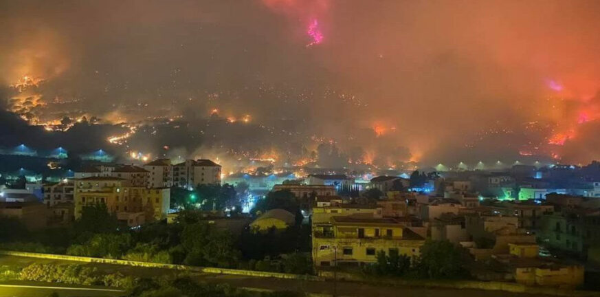 Ιταλία: Εκκένωση κάμπινγκ και σπιτιών στο νησί Έλβα λόγω πυρκαγιάς