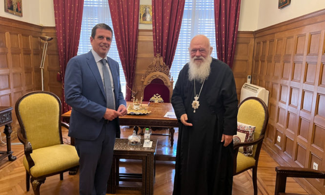 Ο Υπουργός Μετανάστευσης και Ασύλου στον Αρχιεπίσκοπο Ιερώνυμο