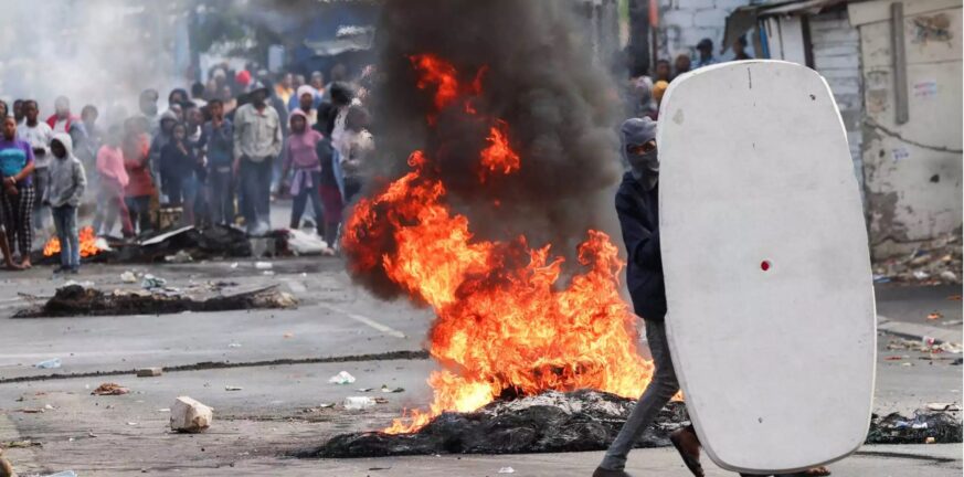 Νότια Αφρική: Πέντε νεκροί σε διαδηλώσεις οδηγών ταξί μετά τις κατασχέσεις για τροχαίες παραβάσεις ΦΩΤΟ - ΒΙΝΤΕΟ