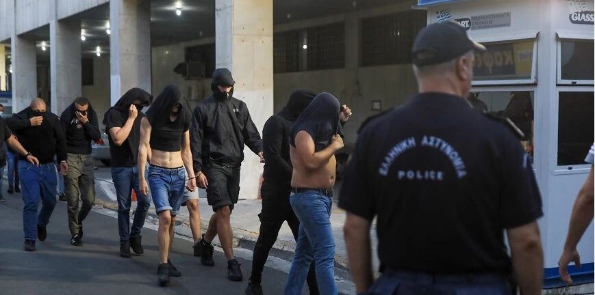 «Ασ’ τους… Πάνε να κοιμηθούν» – Η εντολή στις αστυνομικές δυνάμεις για τους Κροάτες χούλιγκαν