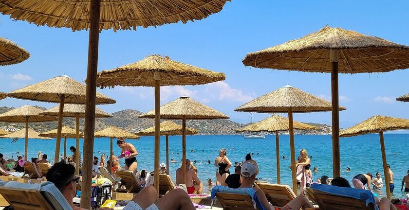 Ηράκλειο: Ξεναγός κατήγγειλε ξυλοδαρμό όταν προσπάθησε να περάσει από παραλία ξενοδοχείου