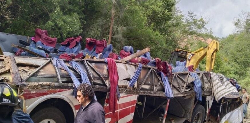 Έπεσε λεωφορείο σε χαράδρα στο Μεξικό - Τουλάχιστον 15 νεκροί