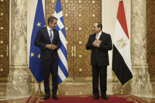 Κυριάκος Μητσοτάκης: Στην Αίγυπτο ο Έλληνας πρωθυπουργός - Συνάντηση με τον Αλ Σίσι