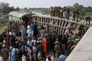 Πακιστάν: Στους 30 οι νεκροί από τον εκτροχιασμό τρένου - Ραγδαία αύξηση και των τραυματιών