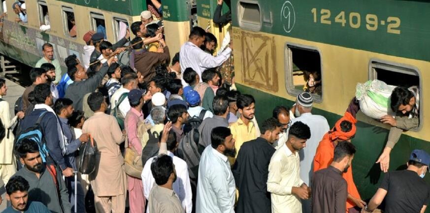 Πακιστάν: Τουλάχιστον 15 νεκροί ύστερα από εκτροχιασμό τρένου 