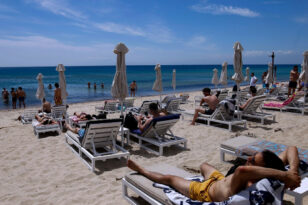 Αποκαλυπτική μαρτυρία ηλικιωμένων στη Χαλκιδική: «Θα σας πνίξω» - Καταγγέλλουν υπεύθυνο beach bar για ξυλοδαρμό