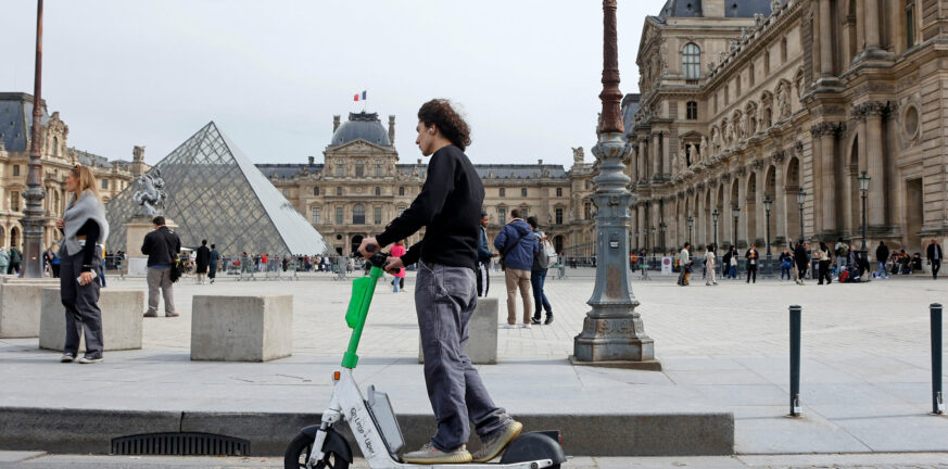 Γαλλία: Από αύριο τέλος τα πατίνια στους δρόμους του Παρισιού