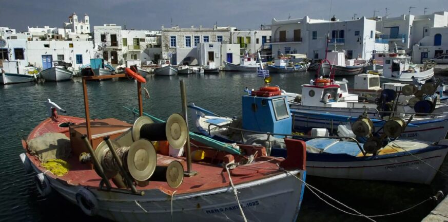 ΑΑΔΕ: 12 νέα «λουκέτα» για φοροδιαφυγή στα νησιά – «Πρωταγωνίστριες» η Πάρος και η Σαλαμίνα