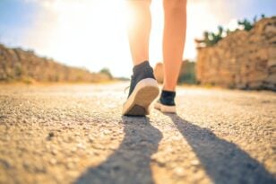 Νέα μελέτη: Όσο περισσότερο περπατάμε τόσο μειώνεται ο κίνδυνος θανάτου