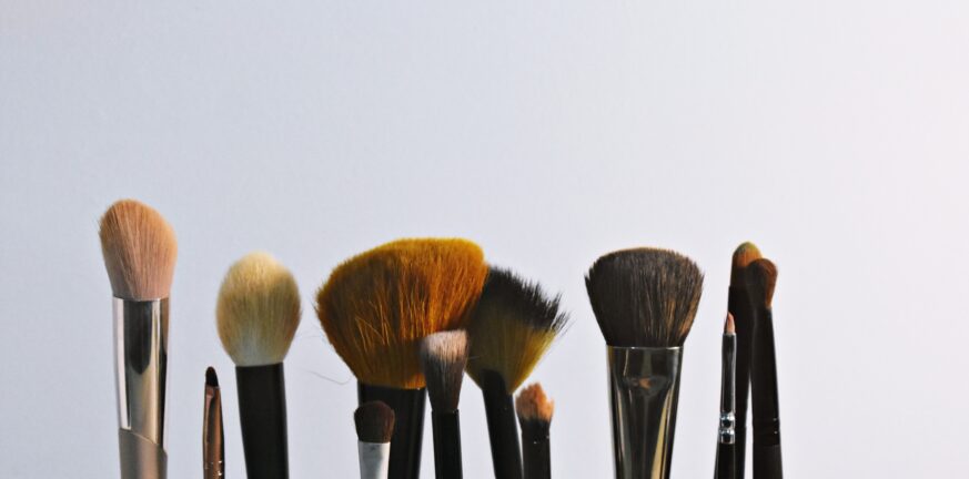 Πινέλα μακιγιάζ: Πώς να τα καθαρίζετε σύμφωνα με κορυφαία makeup artist