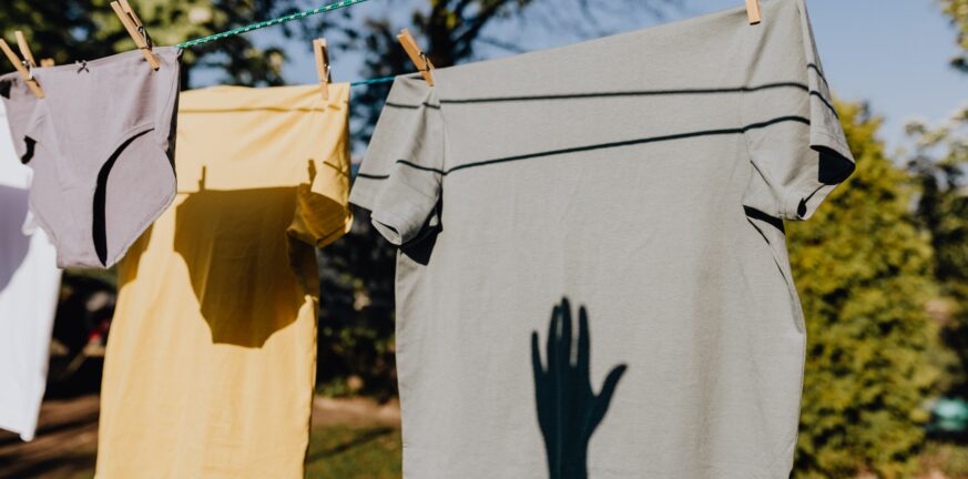 Πλύσιμο ρούχων: Δες τί σημαίνουν τα σύμβολα στα ταμπελάκια των ρούχων σου