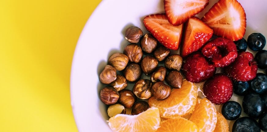 Αυτά είναι τα 5 εύκολα και υγιεινά σνακ που πρέπει να δοκιμάσεις το καλοκαίρι