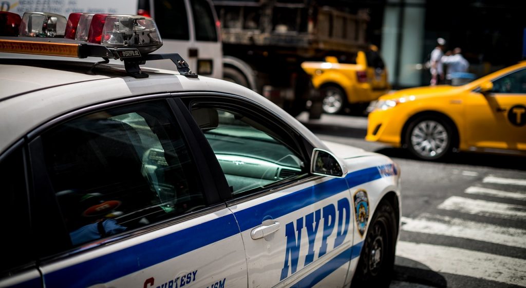 New York: “Tuffo mortale” per l’uomo dal tetto di un famoso hotel di lusso