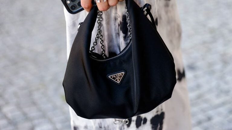 Prada: Τάση η iconic re-nylon τσάντα - ΦΩΤΟ