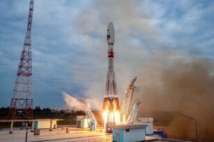 Η Ρωσία εκτόξευσε πύραυλο για τη Σελήνη – Επιστρέφει στο φεγγάρι μετά από 47 χρόνια