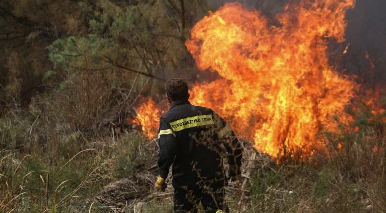Πυρκαγιές 2023: Πέθανε 40χρονος εθελοντής πυροσβέστης που είχε πάρει μέρος στην κατάσβεση της φωτιάς στη Ρόδο