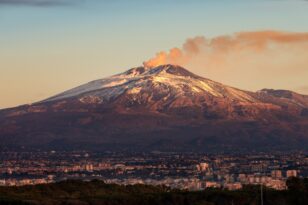 Σικελία: Νέα έκρηξη σημειώθηκε στο ηφαίστειο της Αίτνας - Κλειστό το αεροδρόμιο της Κατάνια - ΒΙΝΤΕΟ