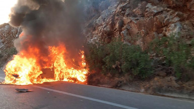 Σουφλί: Όχημα τυλίχτηκε στις φλόγες - Προς δασική έκταση ξέφυγε η πυρκαγιά