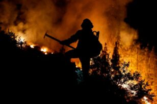 Εκτός ελέγχου η πυρκαγιά στην Τενερίφη: Χιλιάδες άνθρωποι φεύγουν από ξενοδοχεία και σπίτια