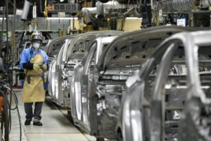 Toyota: Αναστέλλει τη λειτουργία σε 12 εργοστάσια