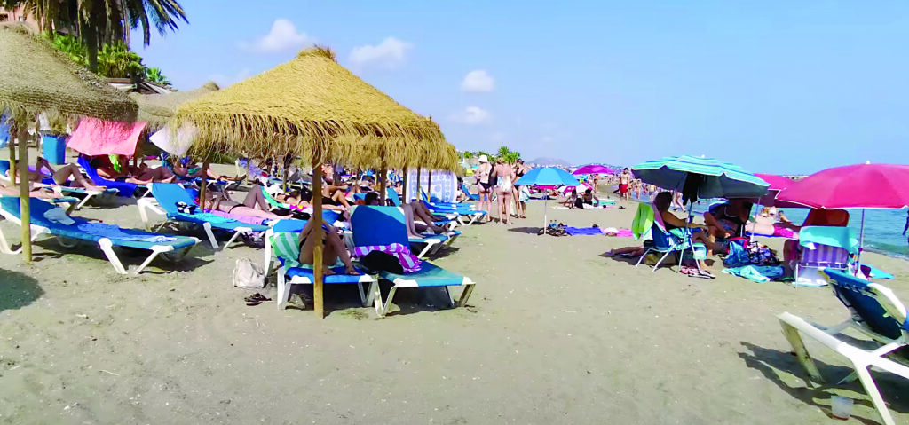 «Μύκονος» η Πάτρα, «φωτιά» στις παραλίες: «Ξεχάστε τις δωρεάν ξαπλώστρες, ακριβαίνουν οι παροχές - Η εστίαση φωνάζει για τις αυξήσεις