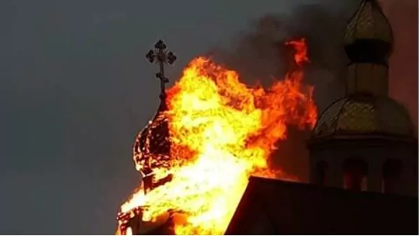 Φωτιά από κεραυνό κοντά σε εκκλησάκι στο Άνω Καστρίτσι