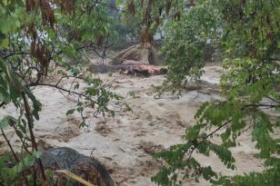 BINTEO - Φάρσαλα: «Έσπασε» ο Ενιπέας, πλημμυρίζουν χωριά, διακόπηκε η κυκλοφορία