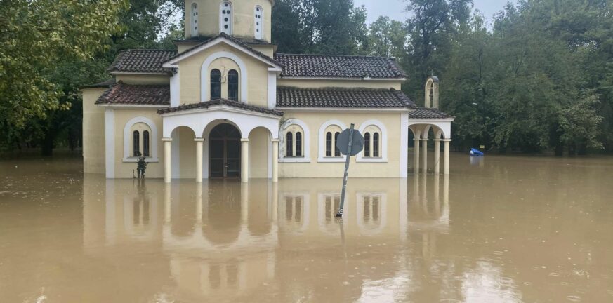 Κακοκαιρία Daniel: Πλημμύρισαν δεκάδες σπίτια και επιχειρήσεις στον Παλαμά Καρδίτσας - Επεσε γέφυρα