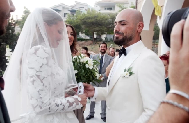 Παντρεύτηκε η πρώην Playmate Βιβή Τσιάμη: Το άλμπουμ του γάμου της με τον Κώστα Παπακωνσταντίνου
