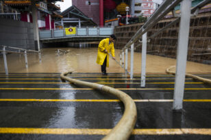 Παρέλυσε το Χονγκ Κονγκ: Χάος προκάλεσαν οι σφοδρές βροχοπτώσεις – Δύο νεκροί