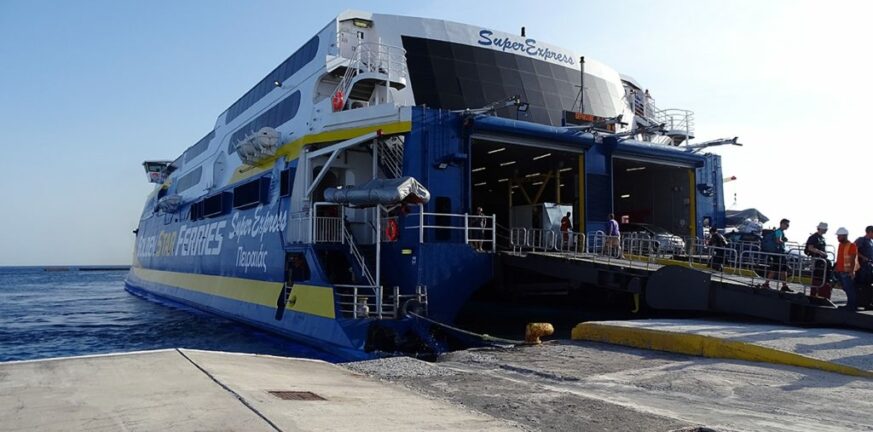Το «Superexpress» Στο λιμάνι της Μυκόνου επέστρεψε λόγω εμπλοκής αντικειμένου