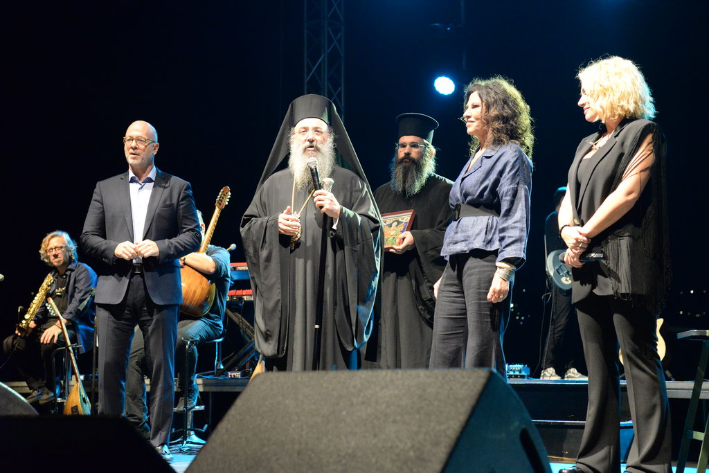 Πάτρα: Πλήθος κόσμου στην φιλανθρωπική συναυλία της Ιεράς Μητροπόλεως - Ενθουσίασαν Αρβανιτάκη-Ζουγανέλη ΦΩΤΟ