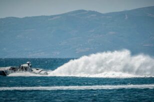 Τρεις συλλήψεις διέταξε η Εισαγγελία Πειραιά μετά την πτώση δύο ναυτών στη θάλασσα